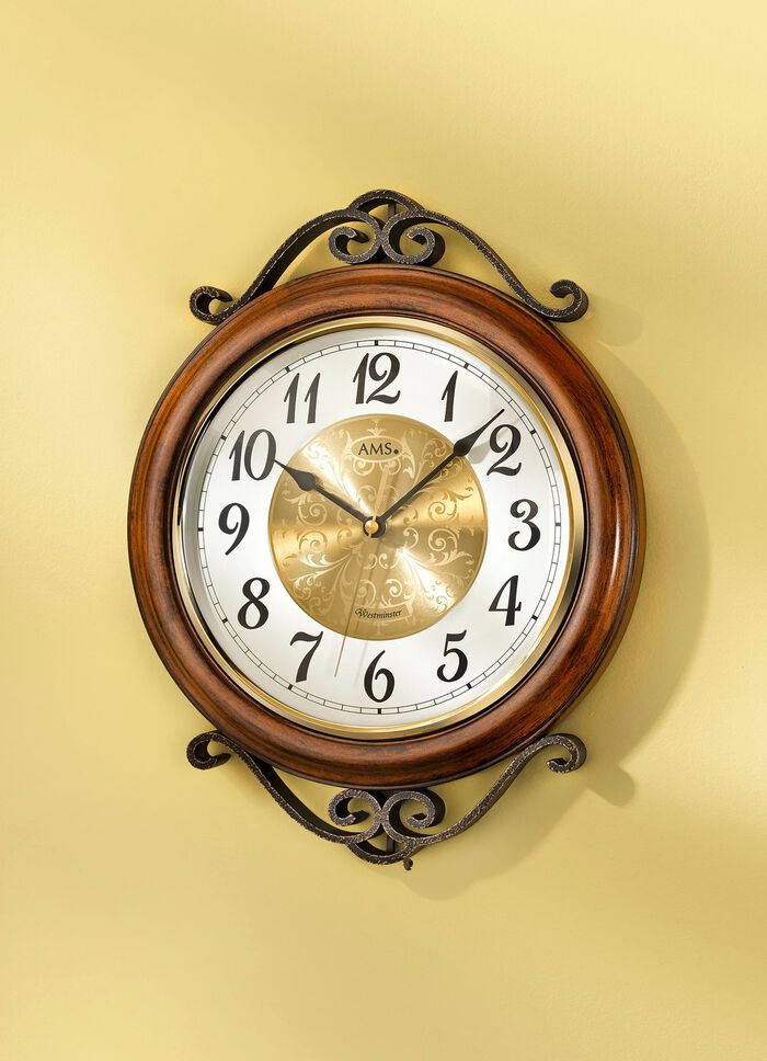 Wandklok in nostalgisch design 