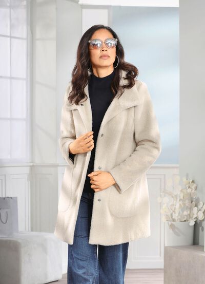 Jas met opvallende kraagoplossing 