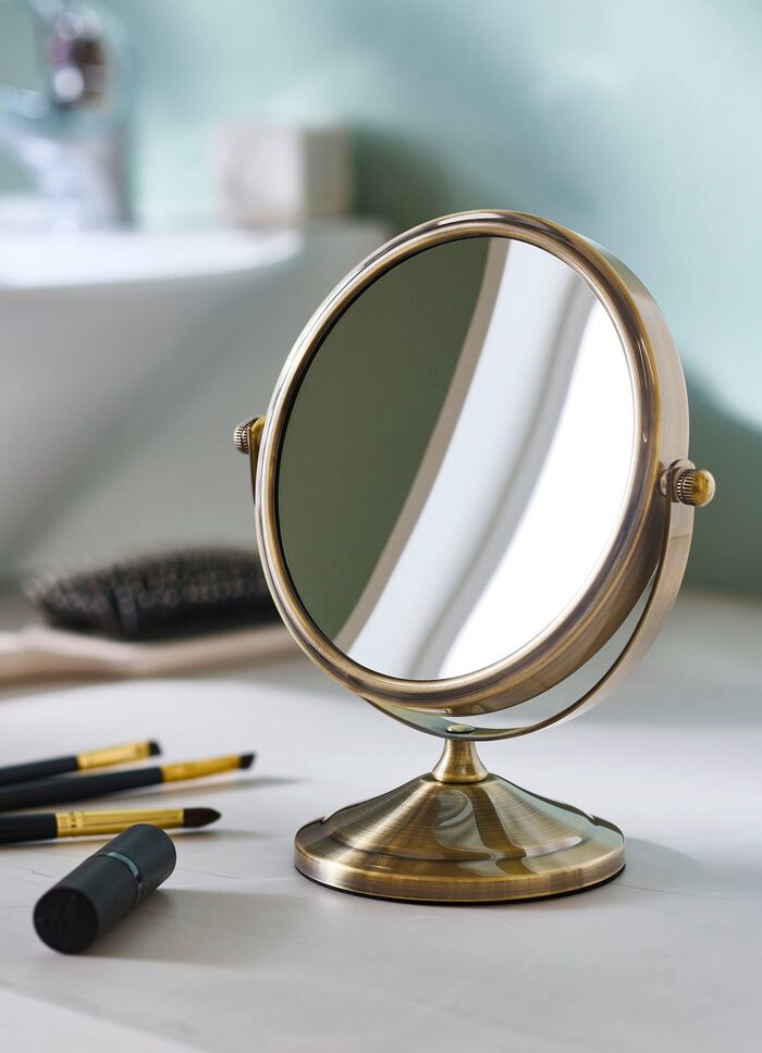 Cosmetische spiegel met stevige metalen behuizing 