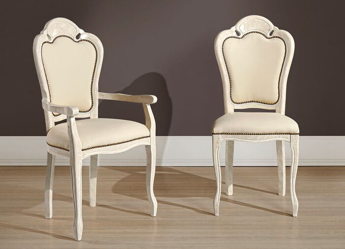 Stoelen met gebogen leuning en kunstleren bekleding 