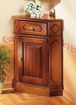 Hoekladekast met elegante, goudkleurige metalen handgrepen 