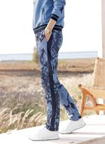 Broek met galonstreep aan de zijkant 