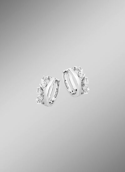 Moderne creolen met synthetische zirkonia 