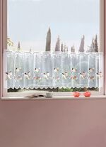 Romantische raam en deurdecoratie met roedegaten 