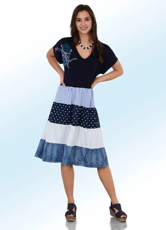 Jurk met uitgebreid borduurmotief 