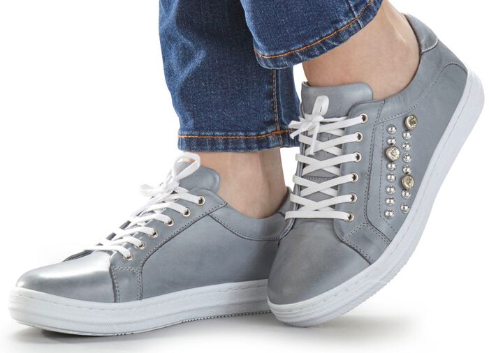 Sneakers met trendy decoratieve klinknagels LICHTGRIJS