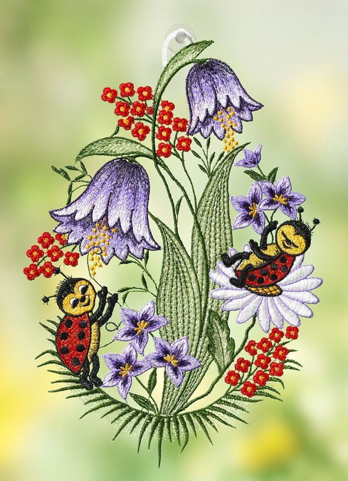 Raamdecoratie lieveheersbeestje van kantwerk uit Plauen 