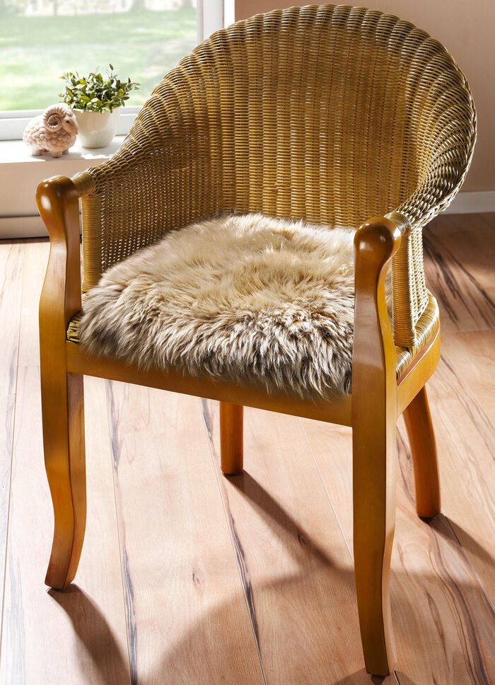 Stoelhoes van merino lamsleer in dierenvorm 