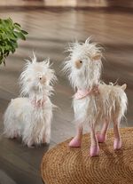 Lama met pluizig nepbont 