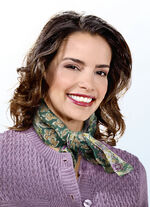 Nicki handdoek met bloemmotief 