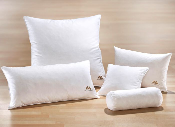 Kussenserie met goudkleurige satijnen bies 