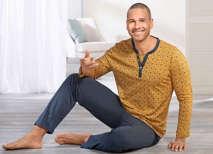 Pyjama met knoopsluiting en open manchetten 