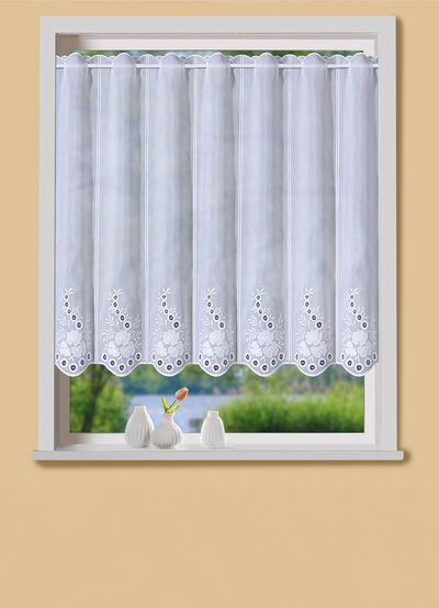 Geborduurd kort gordijn met een gebogen afwerking 