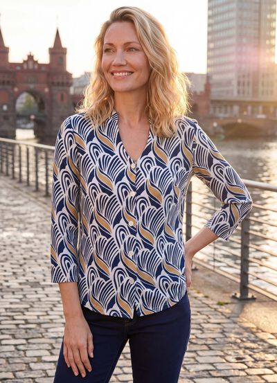 Mooi ontworpen shirtblouse 