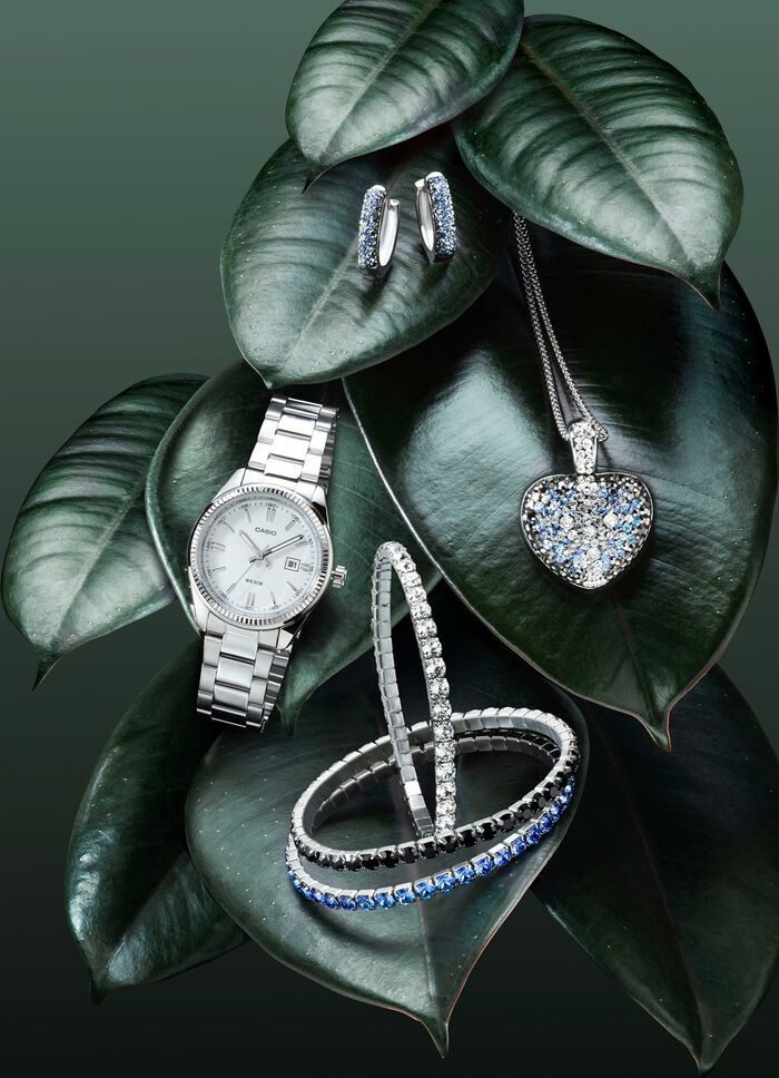 Elastische armband van roestvrij staal met zwarte kristallen 