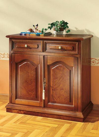 Gedeeltelijk massieve ladekast met echt houtfineer 