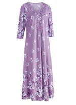 Nachthemd van "Laurina" met kantmotief bij de halslijn 
