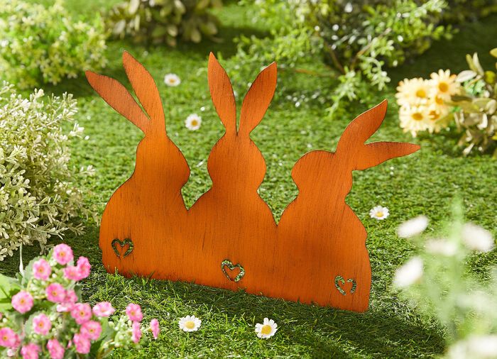 Konijntjes van metaal in de kleur roestbruin 