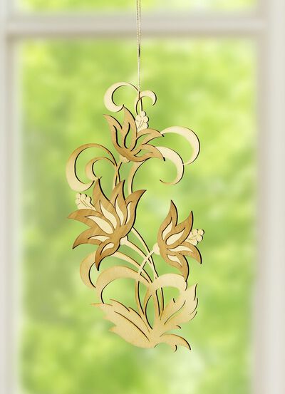 Houten raamdecoratie uit het ertsgebergte 