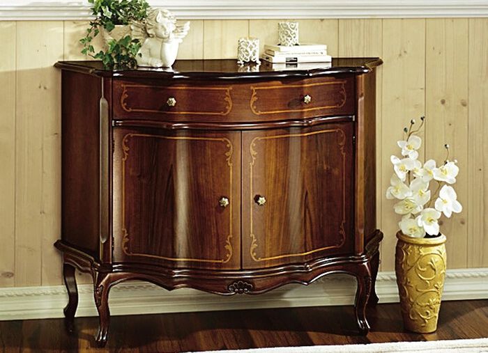 Ladekast met intarsiawerk op de fronten 