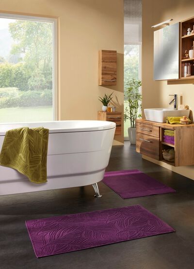 Barrevoetszachte badmat met een natuurlijk bladdessin 