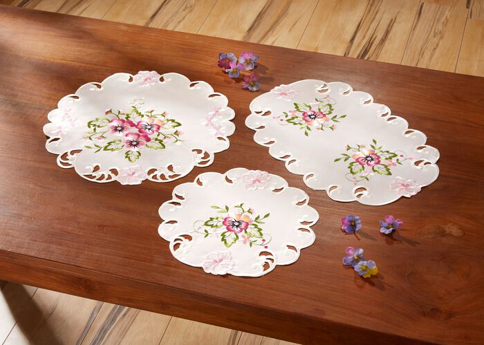 Tafel- en kamerdecoratie met vioolborduurwerk ROS&Eacute;