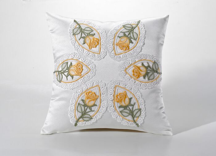 Tafelkleed gemaakt van echt Plauenkant 