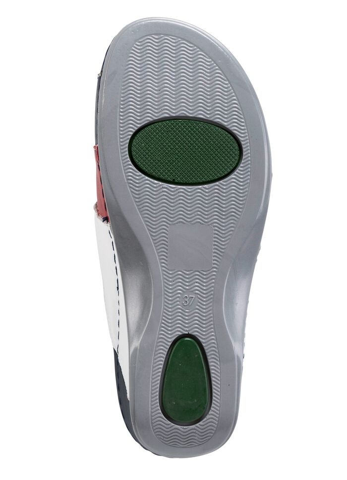 Mubb muiltjes van nappaleer met metalen decoratie 