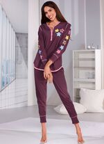 Pyjama met sterren en knoopsluiting 