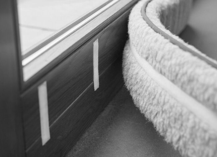 Nieuwe wollen tochtstrip voor deuren ANTHRAZIT