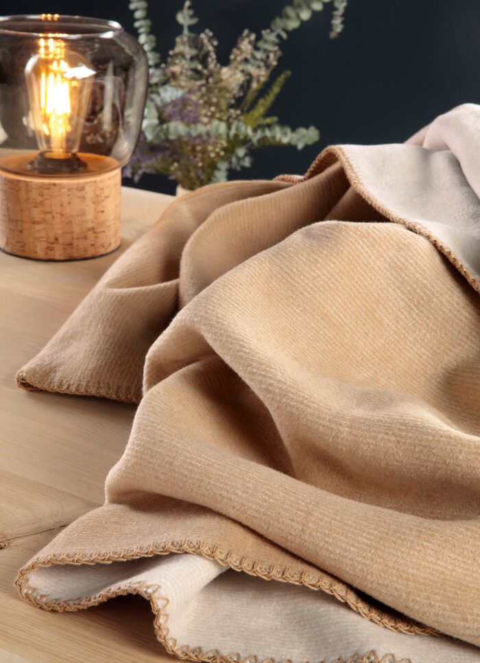 Deken met effen omkeerbare zijkant en gehaakte zoom CREME, NATUUR