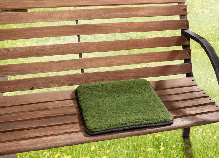 Oprolbaar scheerwollen zitkussen 