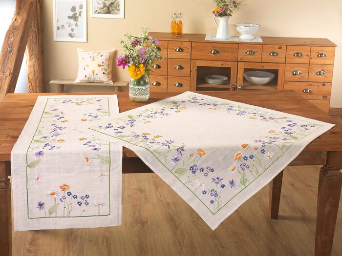 Prachtig geborduurde tafel- en kamerdecoratie SECT-MEERKLEURIG