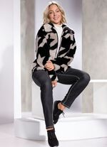 Kort jasje met een opvallende kraagoplossing 