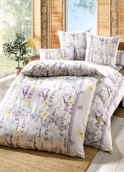 Beddengoedset met kleurrijke lavendelweide 