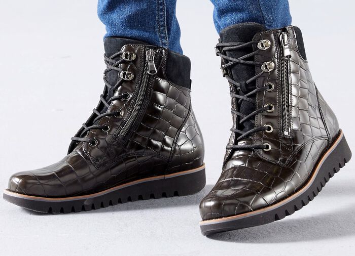 Waldl&auml;ufer enkellaarzen van nappaleer met krokodillenreli&euml;f ZWART