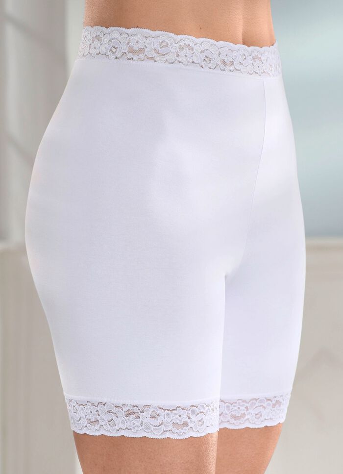 Set van drie slipjes met kanten randen 