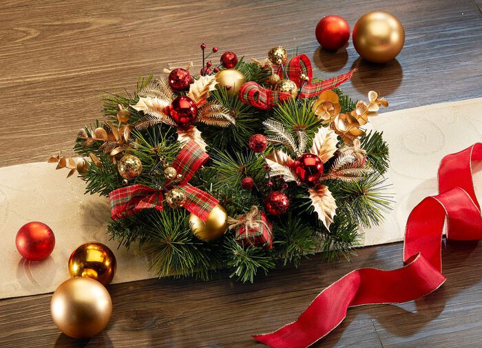 Rijkelijk vormgegeven tafelkrans 