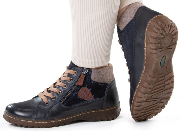 ELENA EDEN veterbootie gemaakt van een mix van leer en materialen 