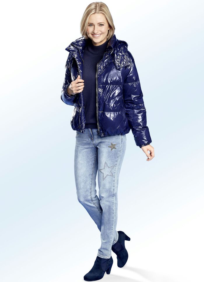 Kort donsjack met afneembare capuchon 