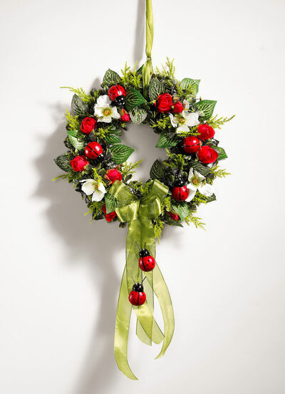 Muurkrans met rozen en lieveheersbeestjes 