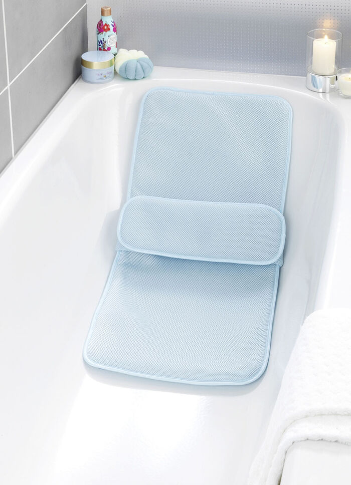 Badmat en kussen gemaakt van 3D mesh-stof 