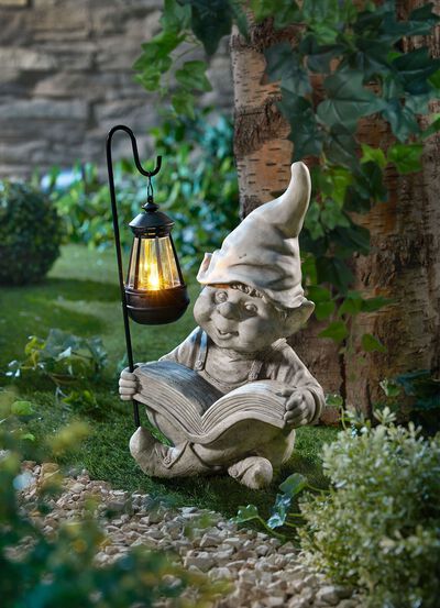 Kabouter met zonnelantaarn 