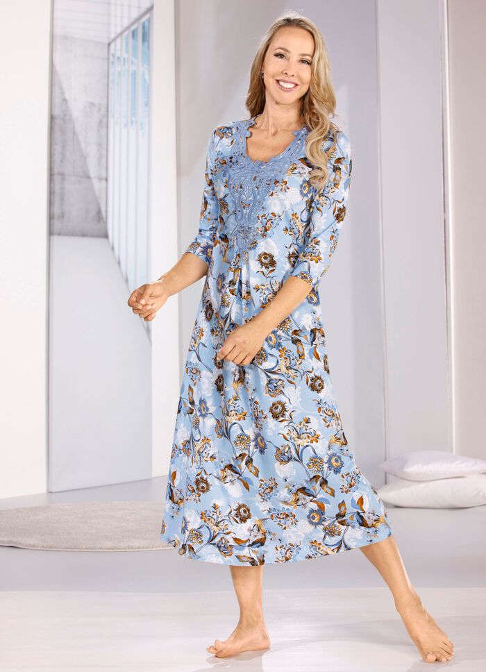 Enkellange nachtjapon met royaal kantmotief 