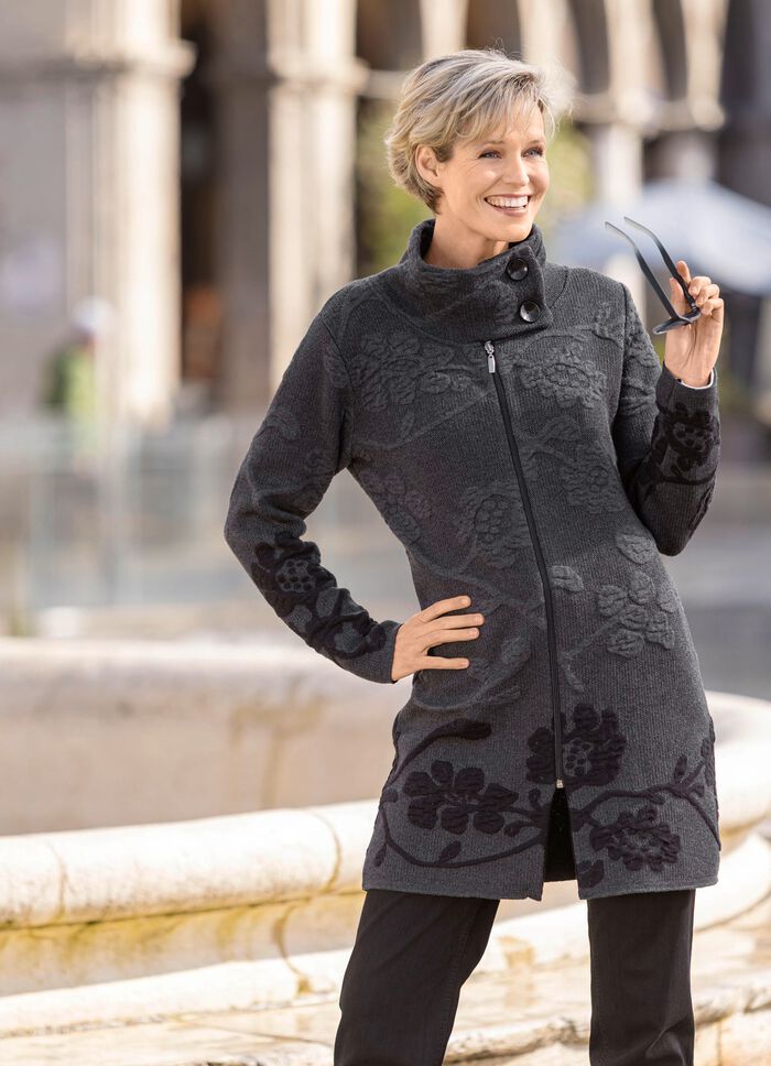 Lang vest met cloqu&eacute;-effecten 