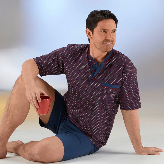 Shortama met knoopsluiting en borstzakje 