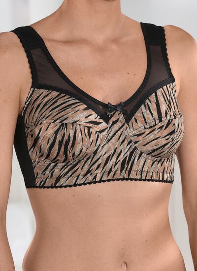 BH met een roofzuchtig design aan de voorkant 