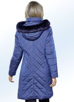 Korte jas met verschillende stiknaadvariaties 