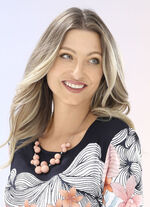 Mooie ketting met perzikkleurige bolletjes 