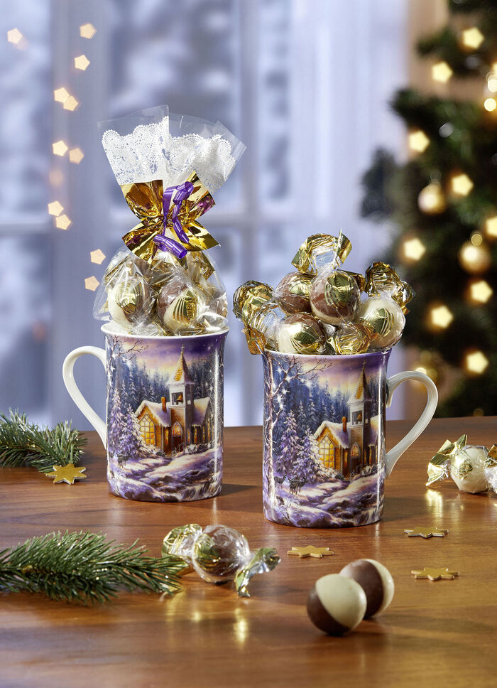 Gevulde kopjes met kerkmotief van porselein 